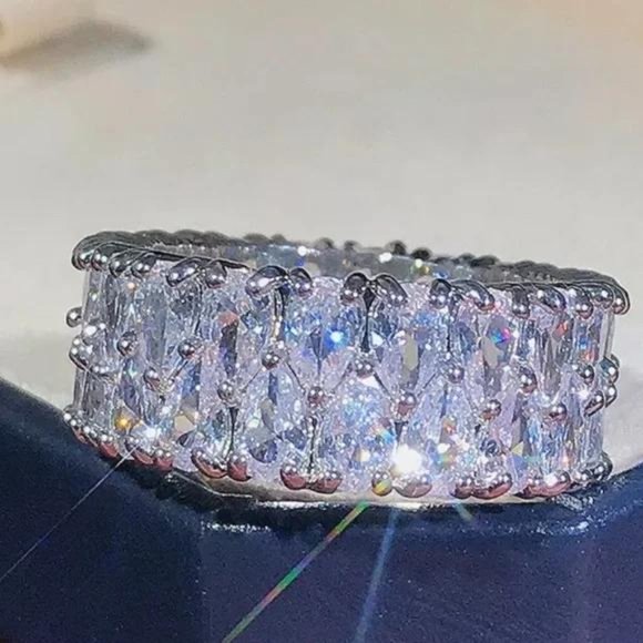 NEW 925 STERLING SILVER ETERNITY ENGAGEMENT DIAMOND RING, CUTE RING, SHINY RING. - Picture 4 of 6